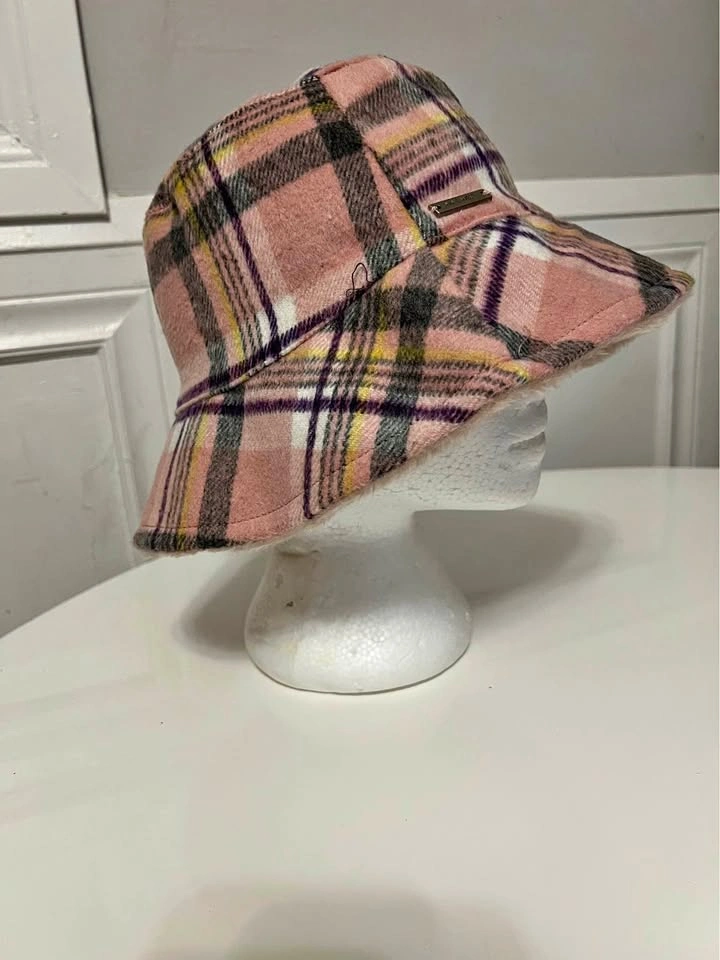 ⚽ Pink checkered hat