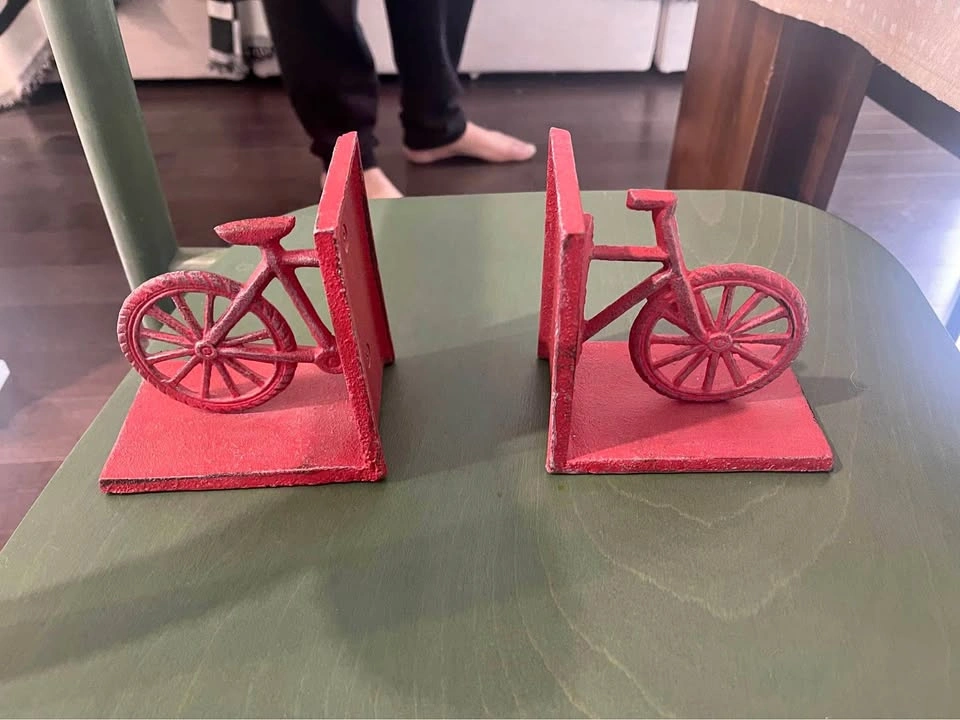 Iron bookends