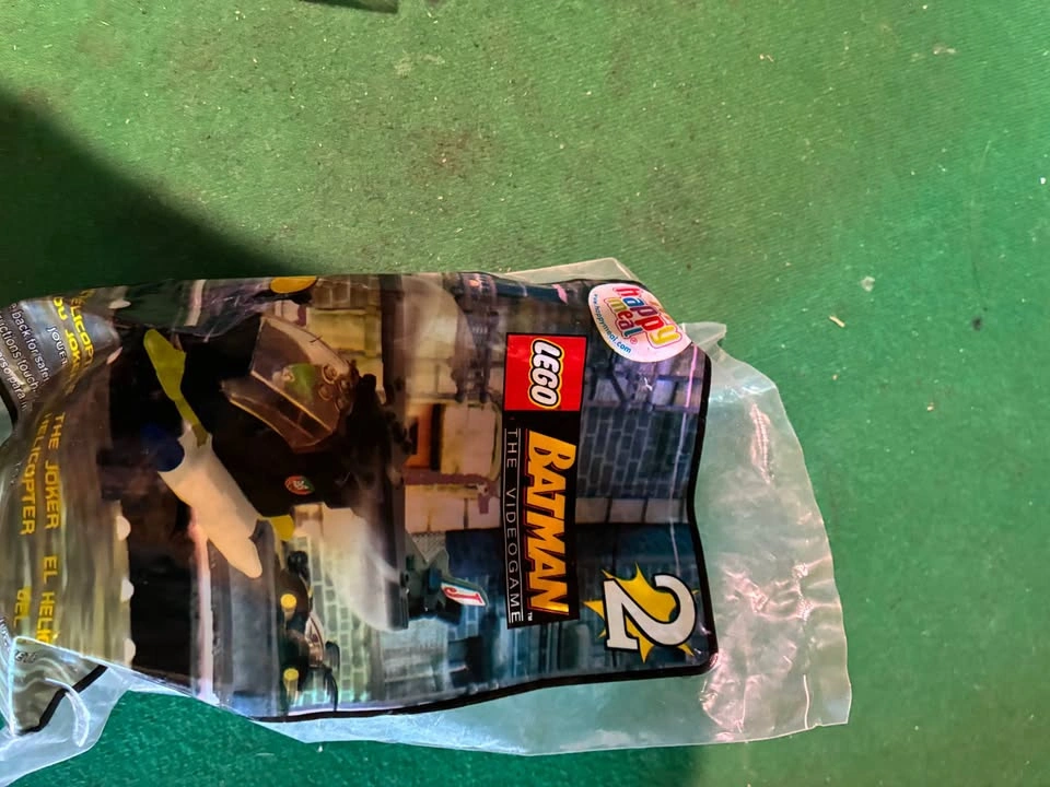 2006 McDonalds happy meal Batman toys unopen - photo 2
