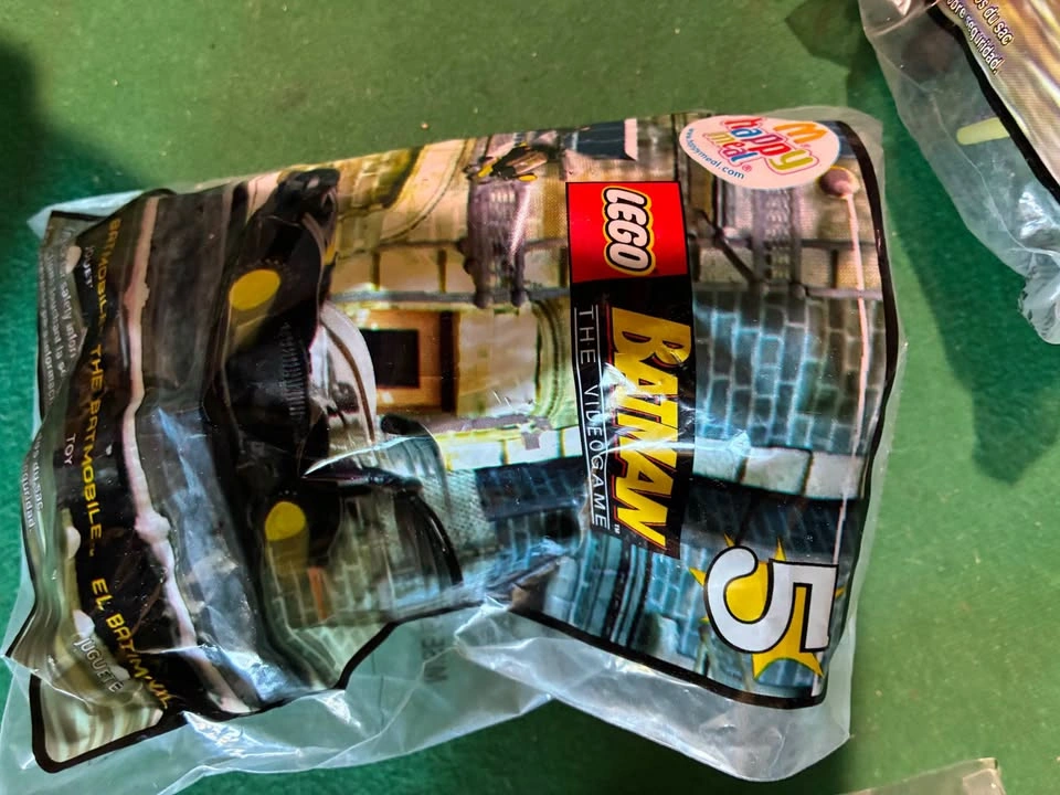 2006 McDonalds happy meal Batman toys unopen - photo 4