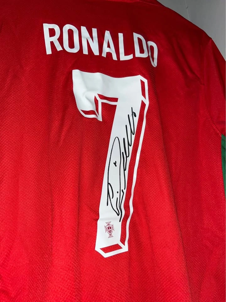 Ronaldo Autographed Jersey 👕 - photo 3