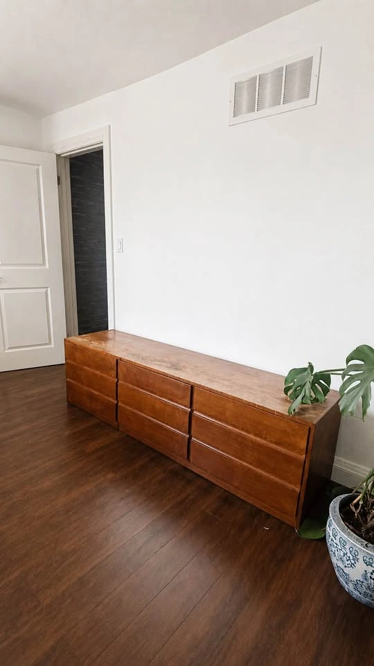 Vintage Mid-Century Modern Long Lowboy Dresser / Console - photo 5