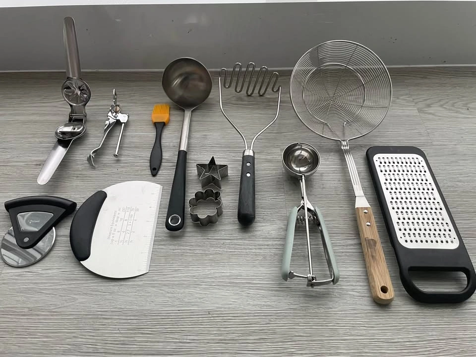 Assortment of kitchen utensils - photo 2