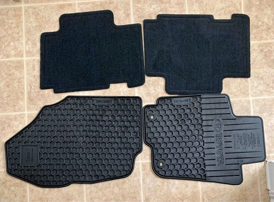 GENUINE Toyota Rav 4 Floor mats set