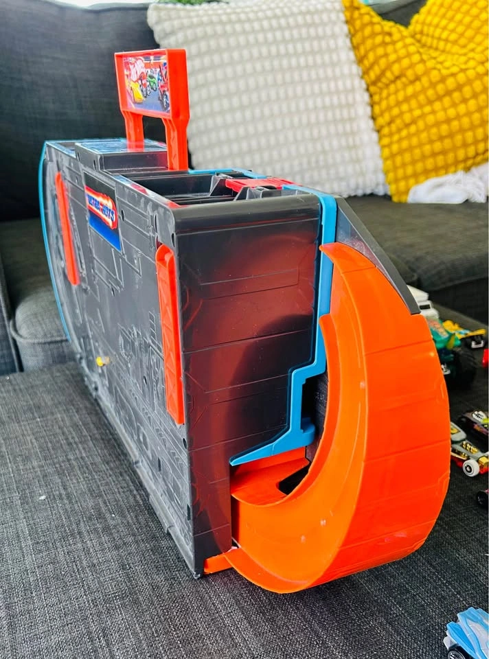 Hot Wheels Garage + Free cars - photo 3