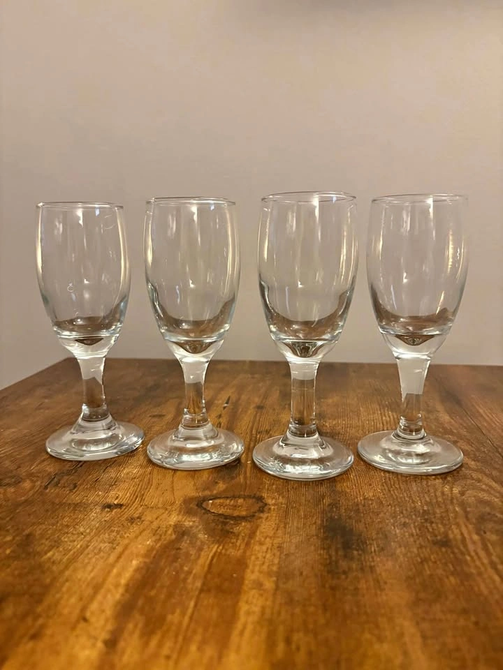 Set of 4 Stemmed Glasses | Approx. 6 oz Each