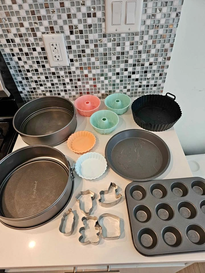 Baking Set (Pans, Muffin Tin, Cookie Cutters)
