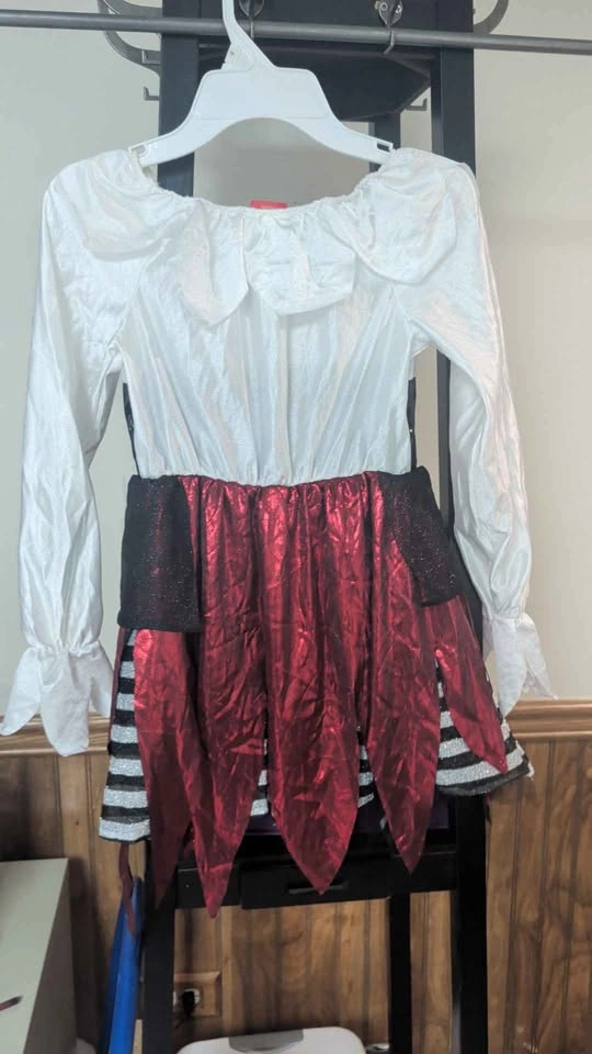 Girls size 7-8 Pirate costume - photo 3