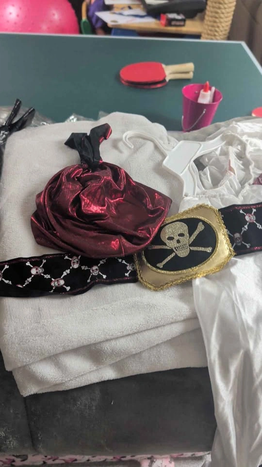 Girls size 7-8 Pirate costume - photo 4