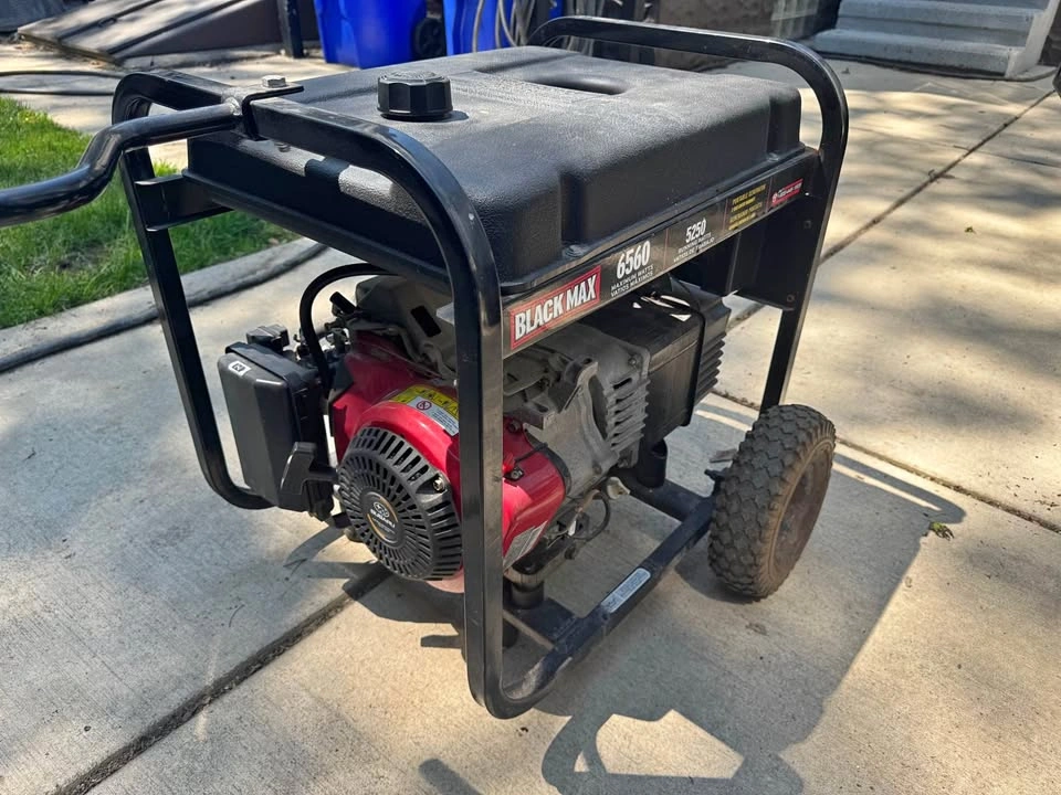 Black Max 6560 - gas generator w/ Commercial Robin (Subaru) moto