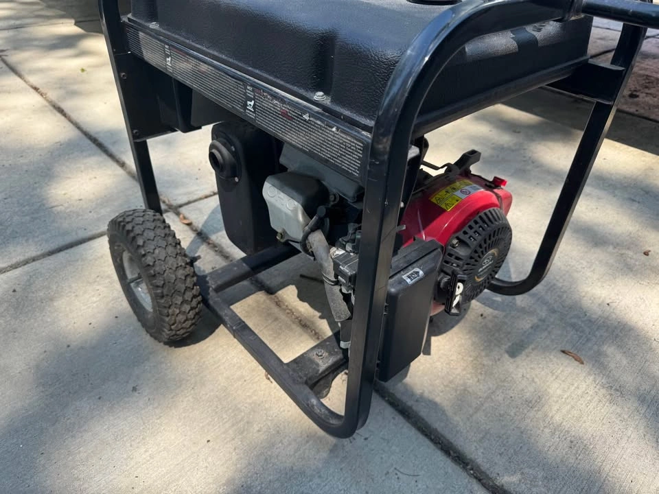 Black Max 6560 - gas generator w/ Commercial Robin (Subaru) moto - photo 3