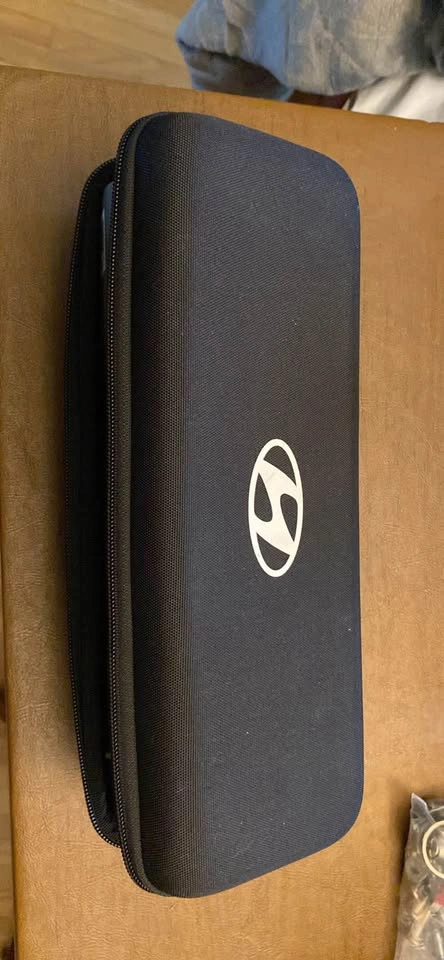 Hyundai OEM V2L adapter - photo 3