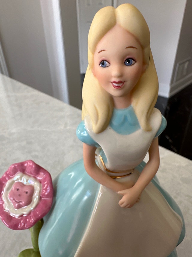 Lenox "Alice in Wonderland" fine porcelain figurine - photo 3