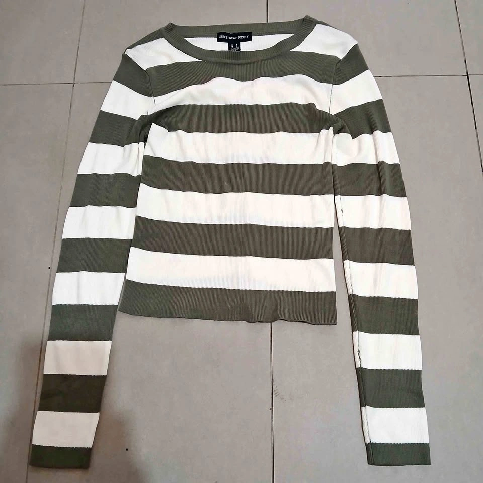 ⚽ Green & White Striped Cropped Sweater