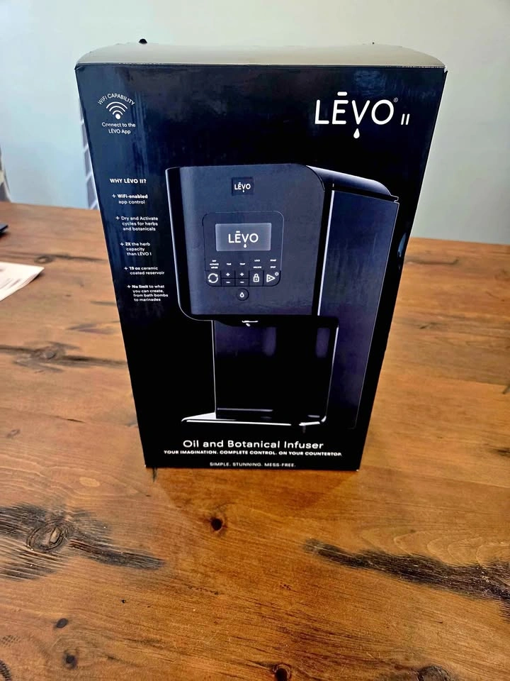 LĒVO II Oil and Botanical Infuser Bundle