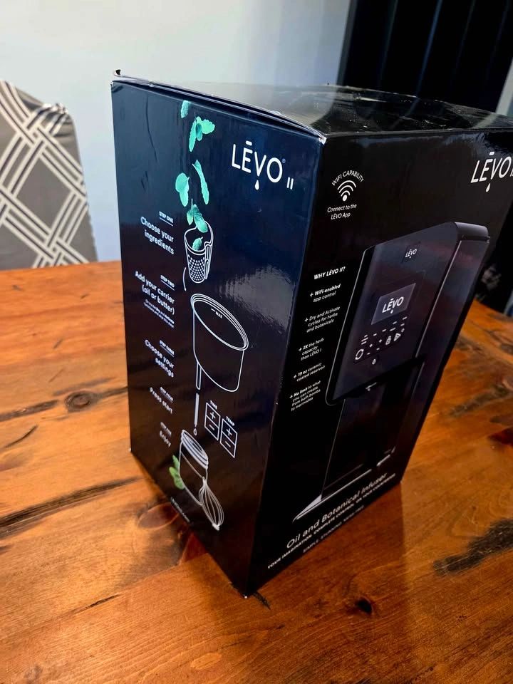 LĒVO II Oil and Botanical Infuser Bundle - photo 2