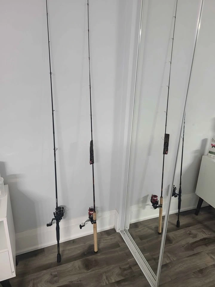 🇨🇦  🎣 2 fishing rods with reel 40$ each - photo 2