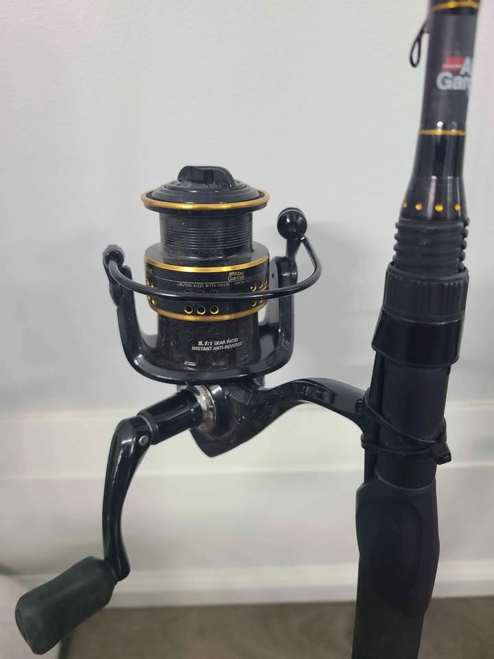 🇨🇦  🎣 2 fishing rods with reel 40$ each - photo 3