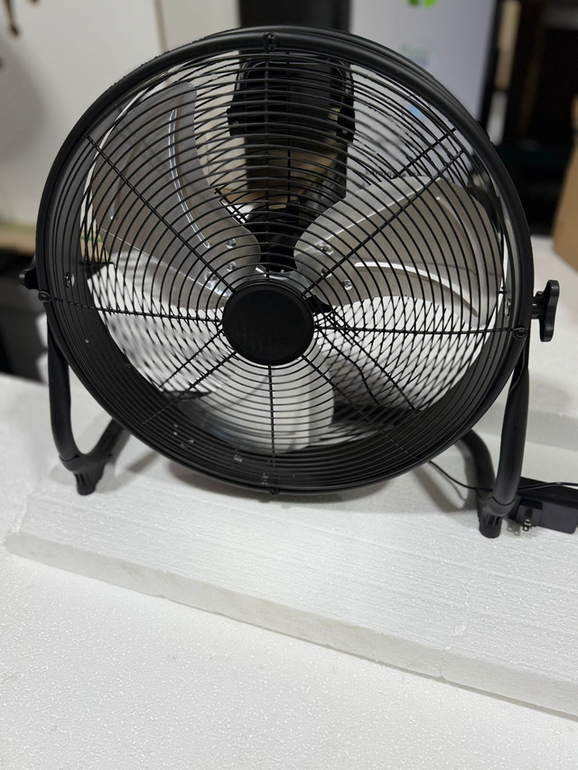 13” Floor Fan – Battery Style (Battery Not Included)