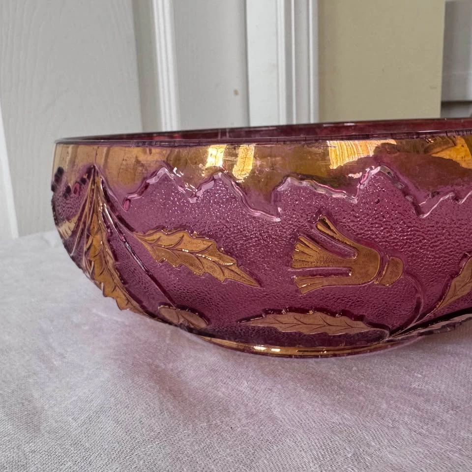 Vintage cranberry glass bowl with gold leaf details - photo 3
