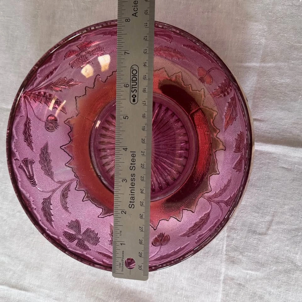 Vintage cranberry glass bowl with gold leaf details - photo 5