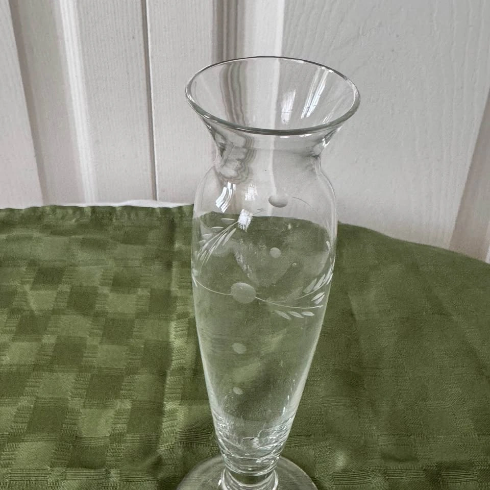 Vintage small crystal bud vase with etching - photo 2