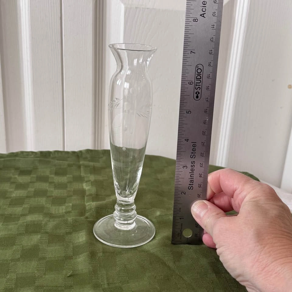 Vintage small crystal bud vase with etching - photo 4
