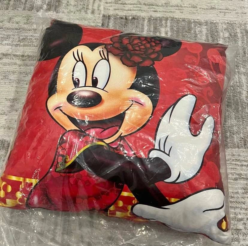 BNIB Sealed Disney Minnie Mouse 18”x18” Chinese New Year Cushion