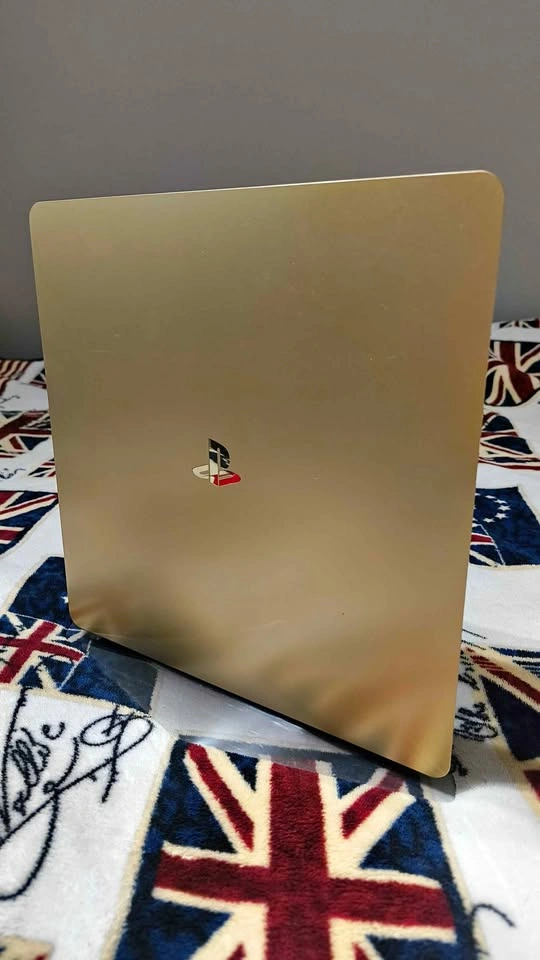 PS4 slim gold edition