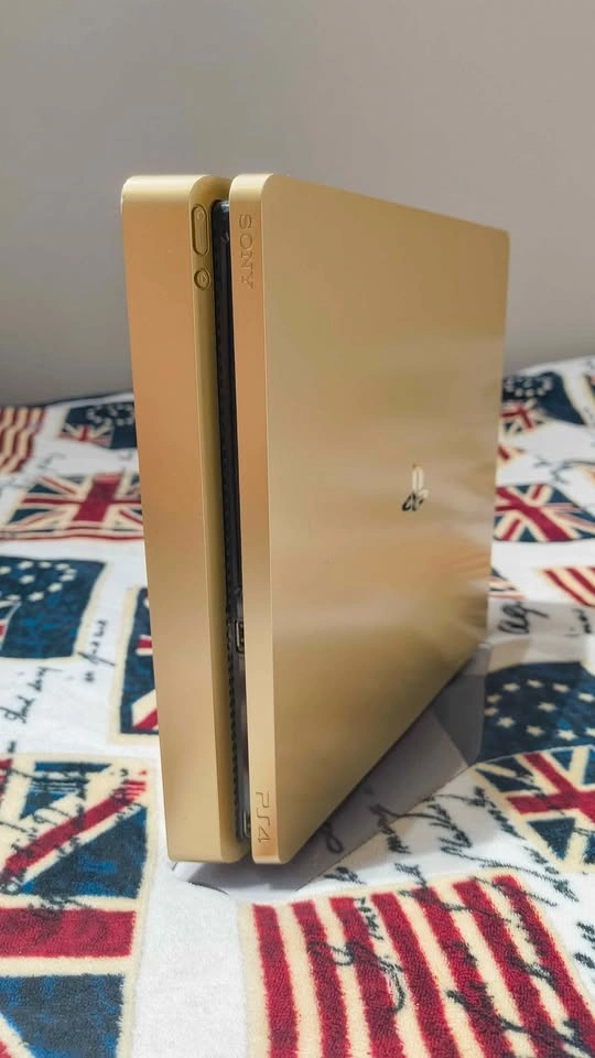 PS4 slim gold edition - photo 2