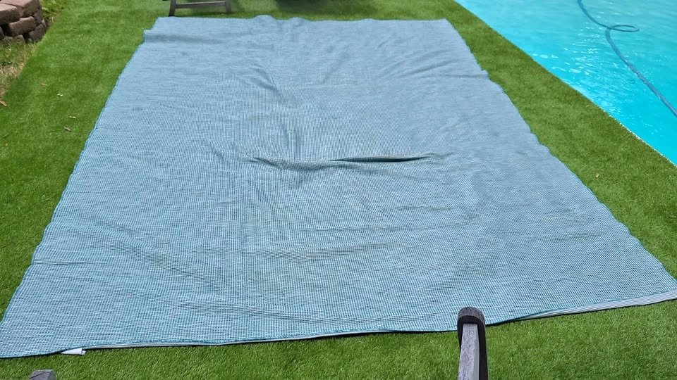 9 x 12 Indoor/Outdoor Rug ⚽