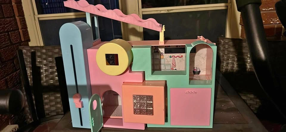 L.O.L. Surprise! Squish Sand Magic House