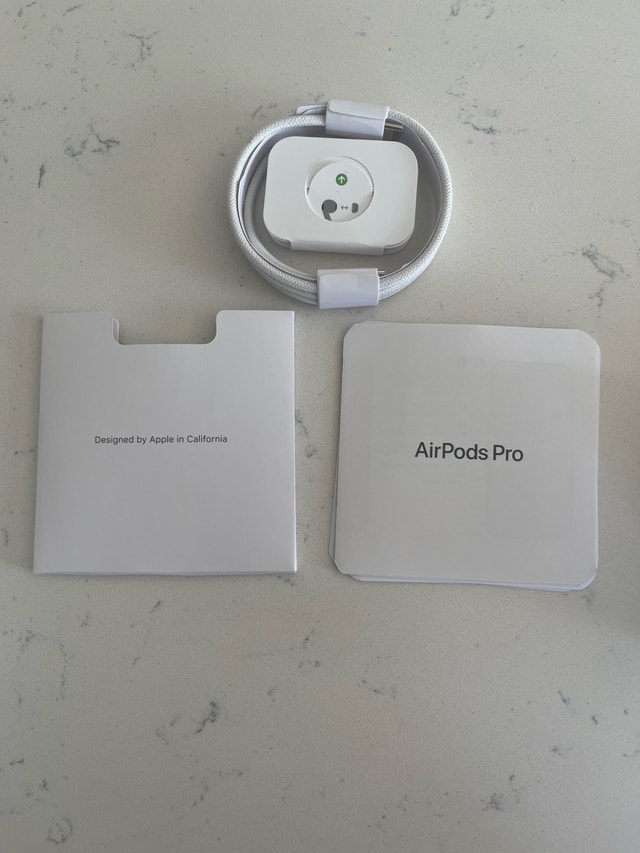 AirPods Pro (2nd Generation) - Excellent Condition - photo 2