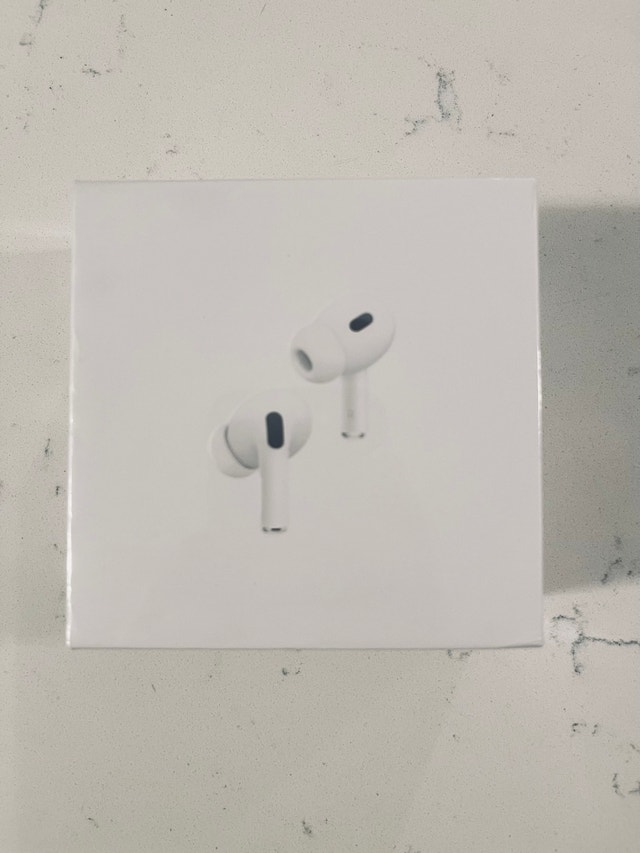 AirPods Pro (2nd Generation) - Excellent Condition - photo 3