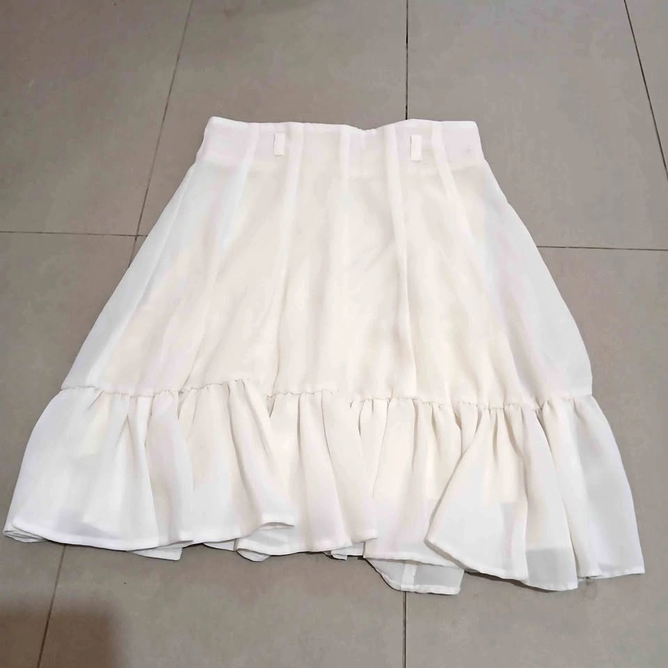 ⚽ White Ruffle Skirt