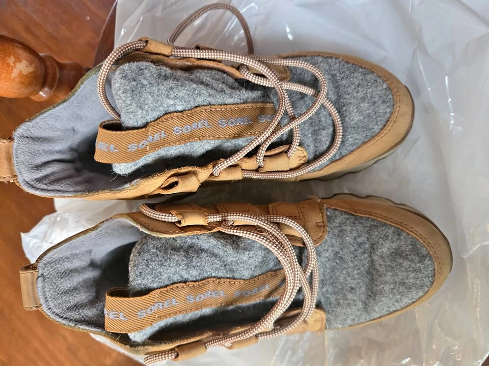 Sorel Waterproof Winter Shoes — Women's Size 6 (US)