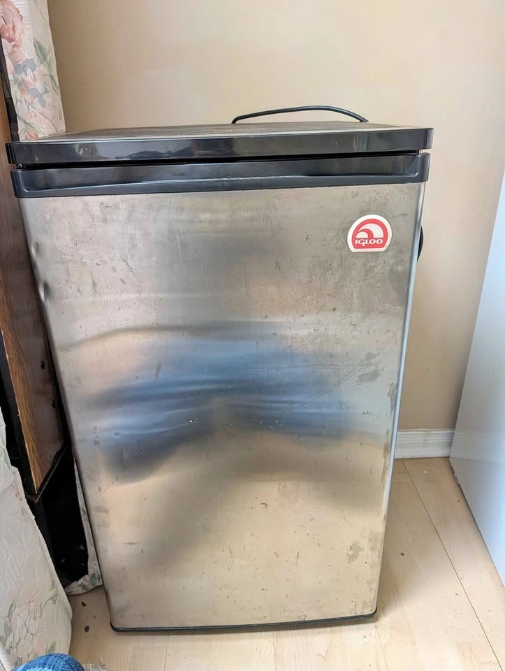 IGLOO MINI FRIDGE | FOR SALE