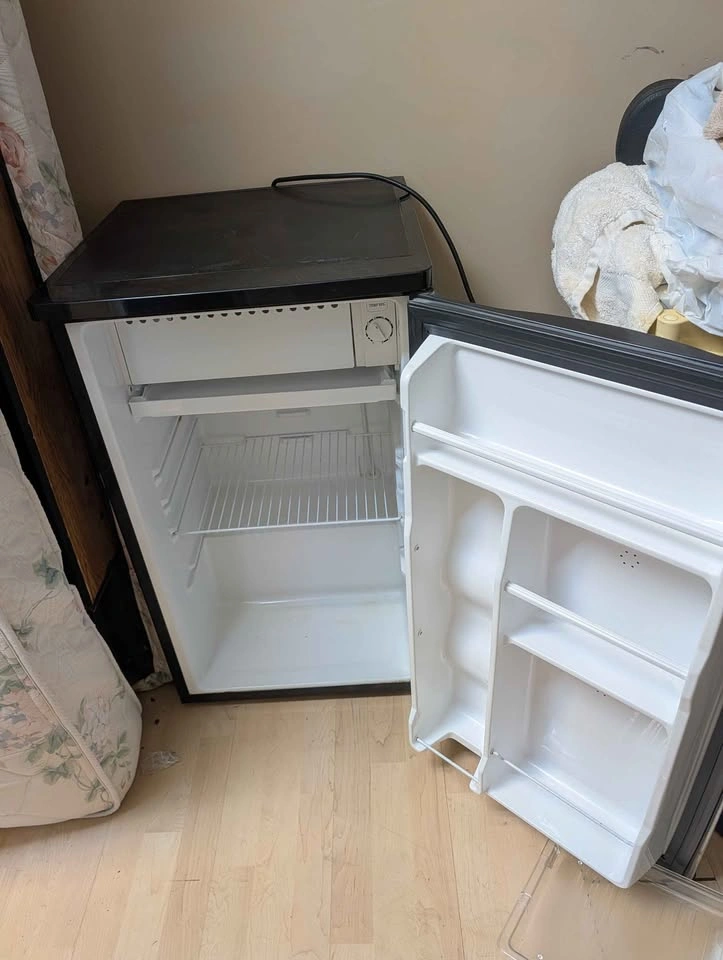 IGLOO MINI FRIDGE | FOR SALE - photo 2