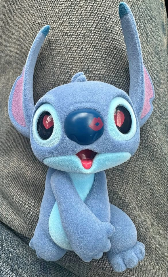 Disney The Cute Stitch Series Figure - The Angel's Kiss