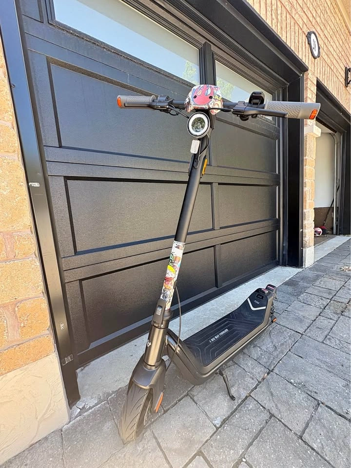 NIU KQi3 Pro Electric Scooter – Custom Stickerbomb – 213 km