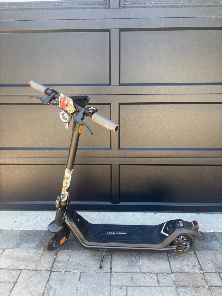 NIU KQi3 Pro Electric Scooter – Custom Stickerbomb – 213 km - photo 2