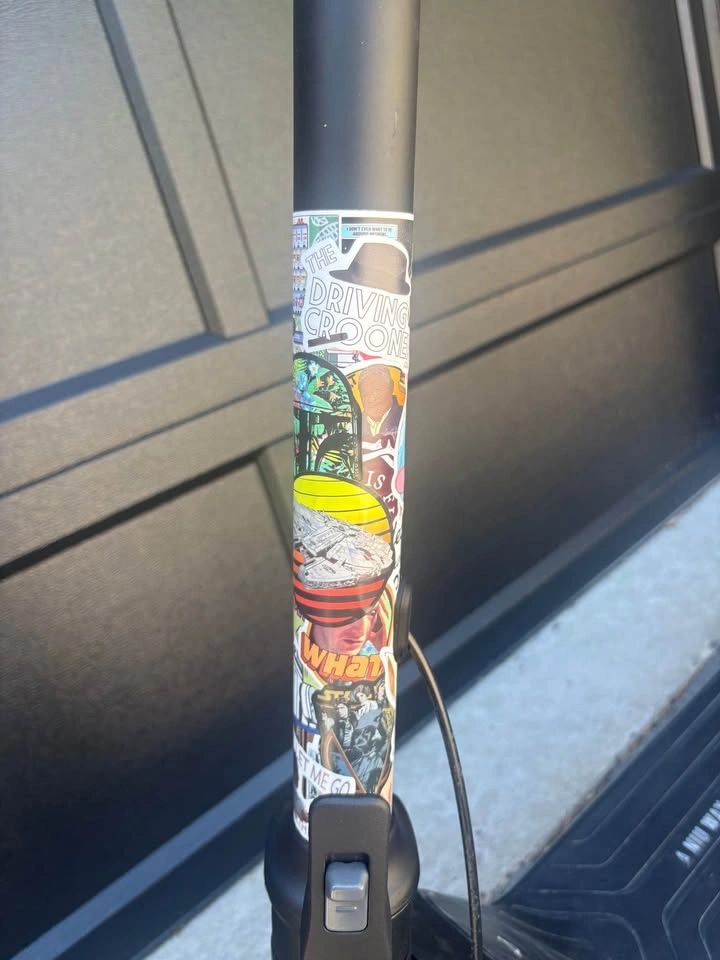 NIU KQi3 Pro Electric Scooter – Custom Stickerbomb – 213 km - photo 4
