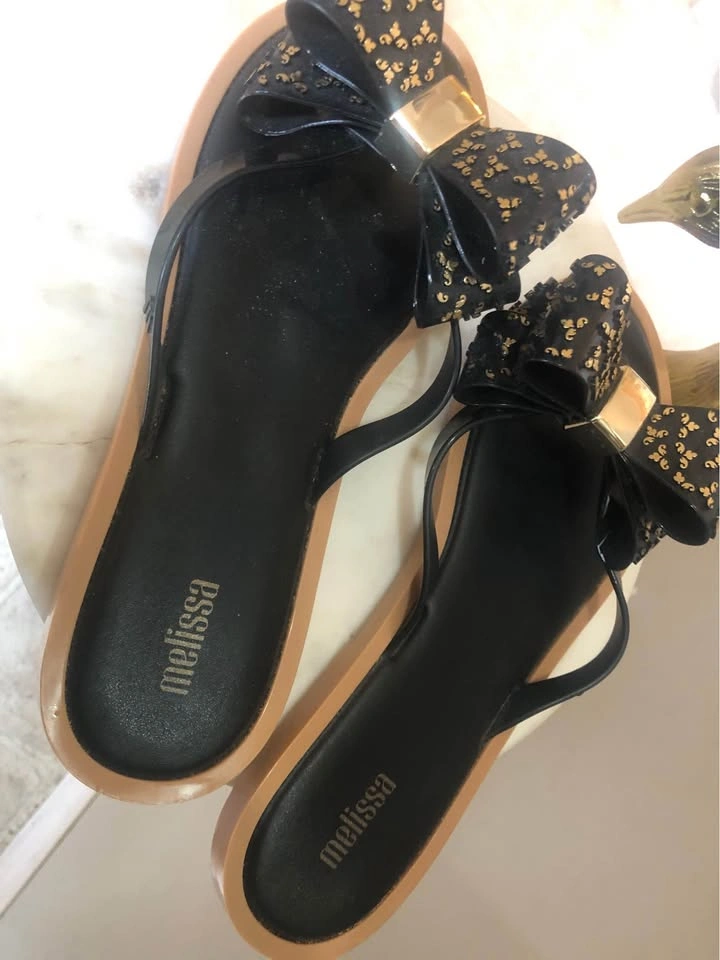 ⚽️ Pretty Black & Gold Bow Sandals - photo 2