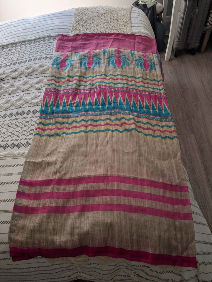 Saree Woman with blouse - photo 3