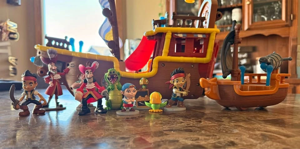 Jake and the Never Land Pirates Bucky the Pirate Ship