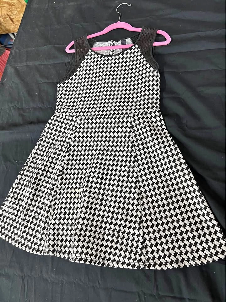 ⚽ Black & White Kids dress- M