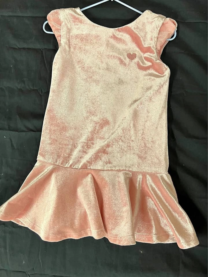 ⚽ Pink Velvet dress- Size 2 toddler