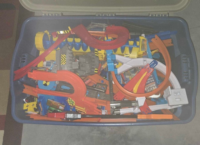 Hot Wheels/Cars/Race Tracks