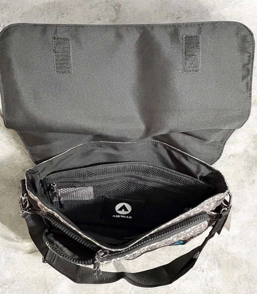 Airwalk Messenger Bag - photo 5