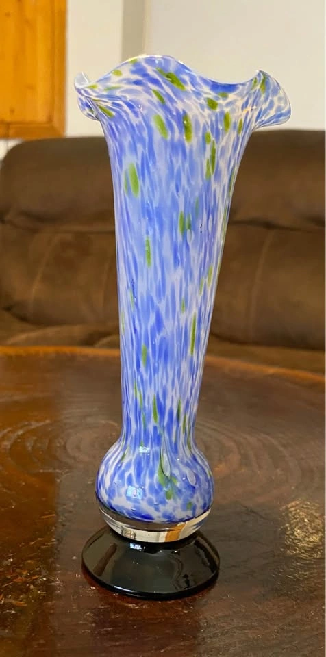 Hand-Blown Blue and Green Spatter Glass Ruffled Vase - photo 2